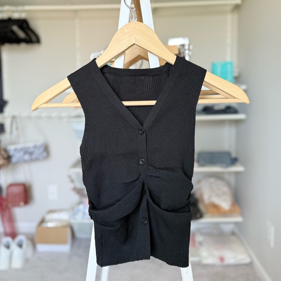 Black Ribbed Crop Vest - Picture 4 of 6
